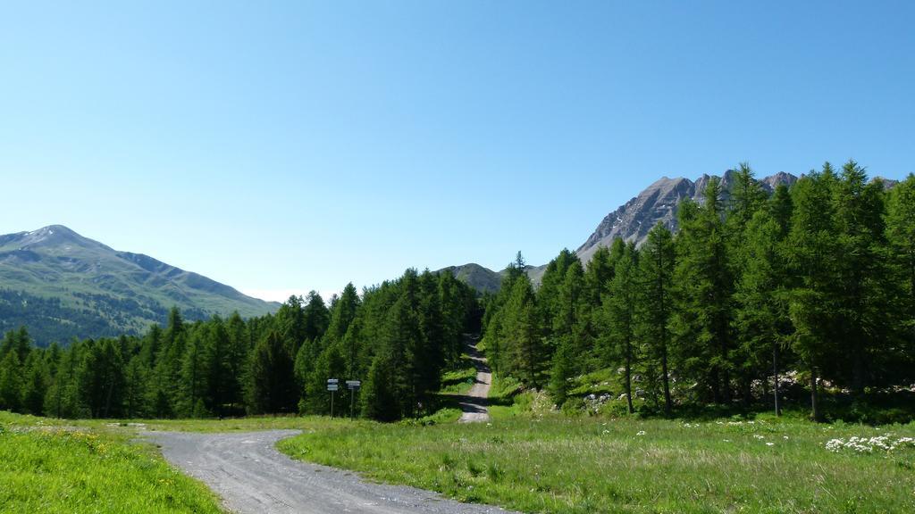 Le Chal'Heureux Hotel Вар Екстериор снимка