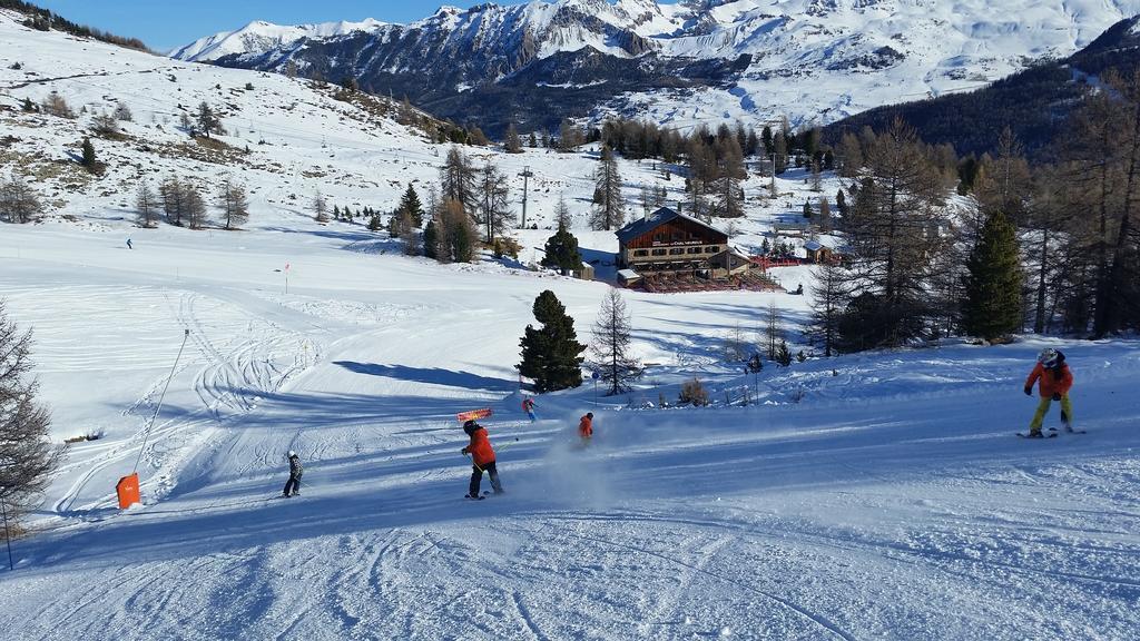 Le Chal'Heureux Hotel Вар Екстериор снимка